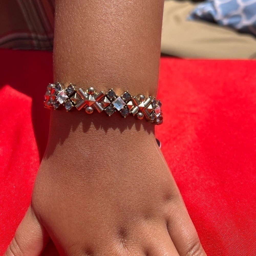 Vintage  Stretch Bracelet Crystal With Metal Beads NWT